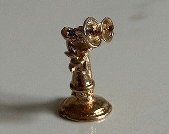 Colgante/amuleto de teléfono antiguo de oro amarillo de 10 quilates, colgante/dije de teléfono antiguo, teléfono de candelabro antiguo, dijes de oro únicos y originales.