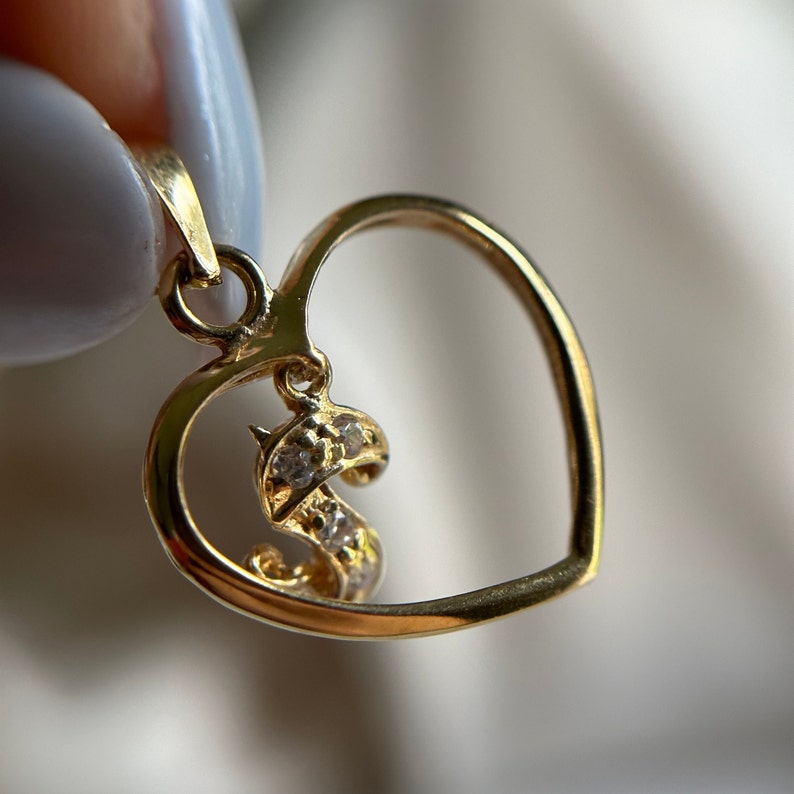 Estate 18KT Gold Heart 'S' Charm, Dangly Initial Letter S Pendant, Yellow Gold Sparkly Heart Jewellery, Gift for S Name bild 4