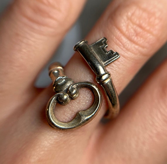 Avon skeleton cheap key ring
