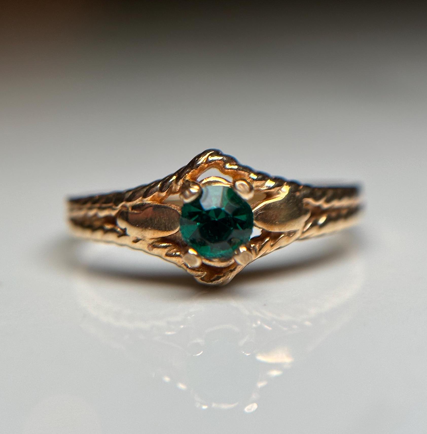 Green Stone Solid 10KT Gold Ring, Estate Emerald Green Synthetic Stone Jewellery, Decorative Shoulder Stackable Band Size 6 US