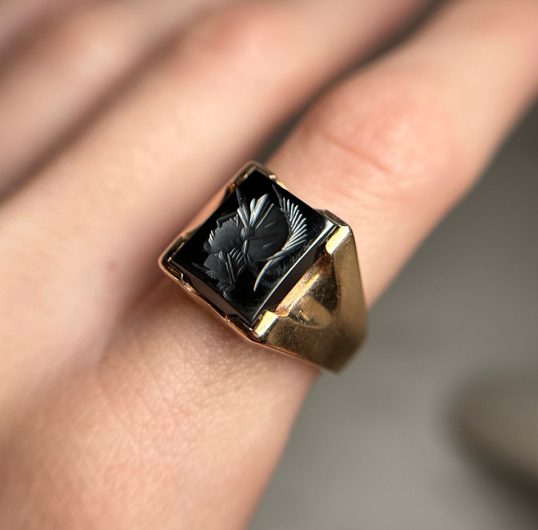 Vintage 10KT Yellow Gold Hematite Roman Soldier Intaglio Ring Black Stone Spartan Soldier Helmet Head Signet Ring Stamp Ring Size 7.5 US