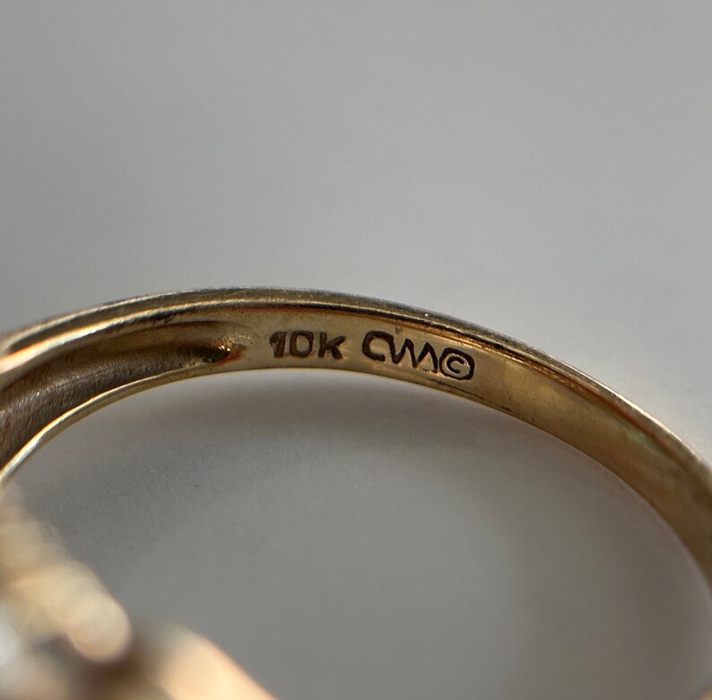 Estate 10KT Gold Red Stone Cocktail Ring, Vintage Style Yellow Gold Band, Oval Cut Red Stone with Sparkly Halo, Classic Passion Size 6 US image 9