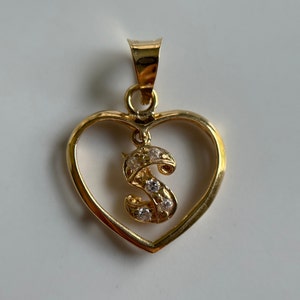 Estate 18KT Gold Heart 'S' Charm, Dangly Initial Letter S Pendant, Yellow Gold Sparkly Heart Jewellery, Gift for S Name bild 1
