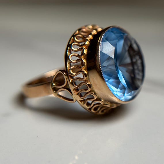 Large 15KT Blue Statement Ring, Estate Yellow Gol… - image 5