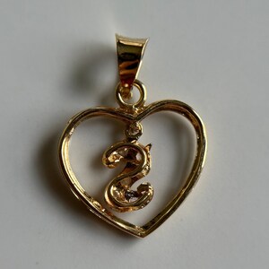 Estate 18KT Gold Heart 'S' Charm, Dangly Initial Letter S Pendant, Yellow Gold Sparkly Heart Jewellery, Gift for S Name bild 2