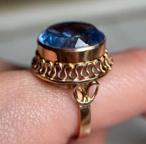Large 15KT Blue Statement Ring, Estate Yellow Gol… - image 3