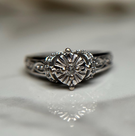 Vintage Intricate White Gold Diamond Ring, 10KT Solid Gold Antique Style Jewellery, Leaf Design Etched Gold Detailed Band Size 5.25 US