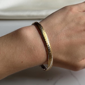 Vintage .925 Sterling Silver Gold Plated High Polish Ribbon Satin Finish Gold Omega Style Bracelet Safety Clip 7.25 inches