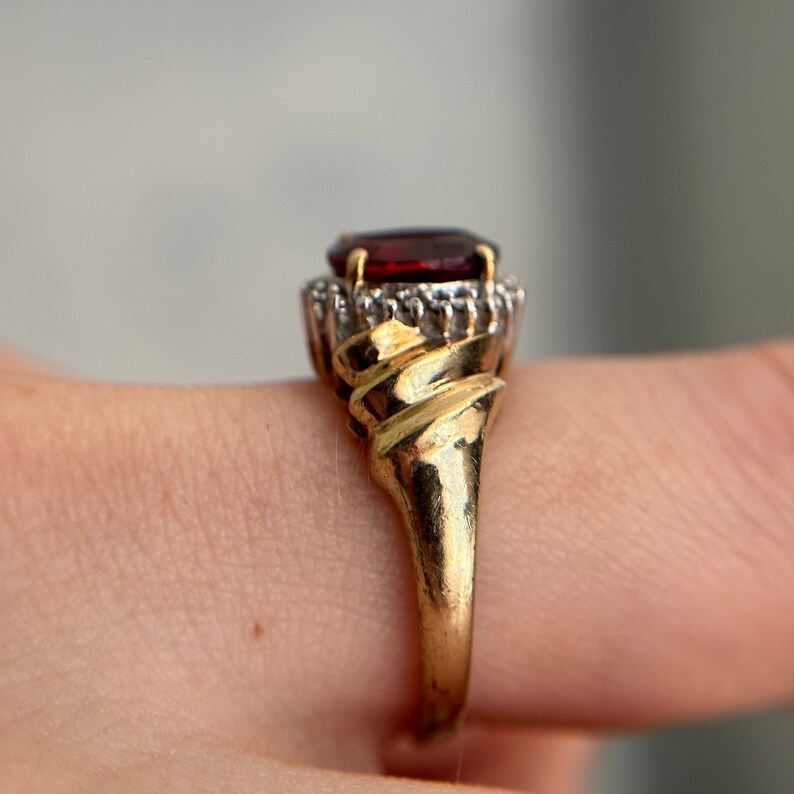 Estate 10KT Gold Red Stone Cocktail Ring, Vintage Style Yellow Gold Band, Oval Cut Red Stone with Sparkly Halo, Classic Passion Size 6 US image 6