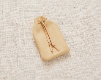 CLIP-ON POUCH, Beige Leather Drawstring Pouch, Clip-on Drawstring Pouch, Drawstring Bag, Coin Pouch, Deerskin Leather, Handmade