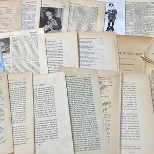 Pu&ograve; includere: Una collezione di pagine di libri antichi con testo in inchiostro nero su sfondo crema. Le pagine sono disposte in modo casuale, alcune si sovrappongono. Le pagine sono di diverse dimensioni e forme, e alcune hanno illustrazioni o fotografie.