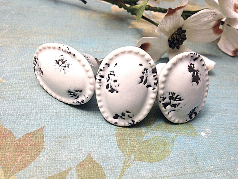 Antique White Decorative Ceramic Knob Primitive Cottage Drawer Pull Distressed Hardware Cabinet Hardware Shabby Chic Dresser Knobs