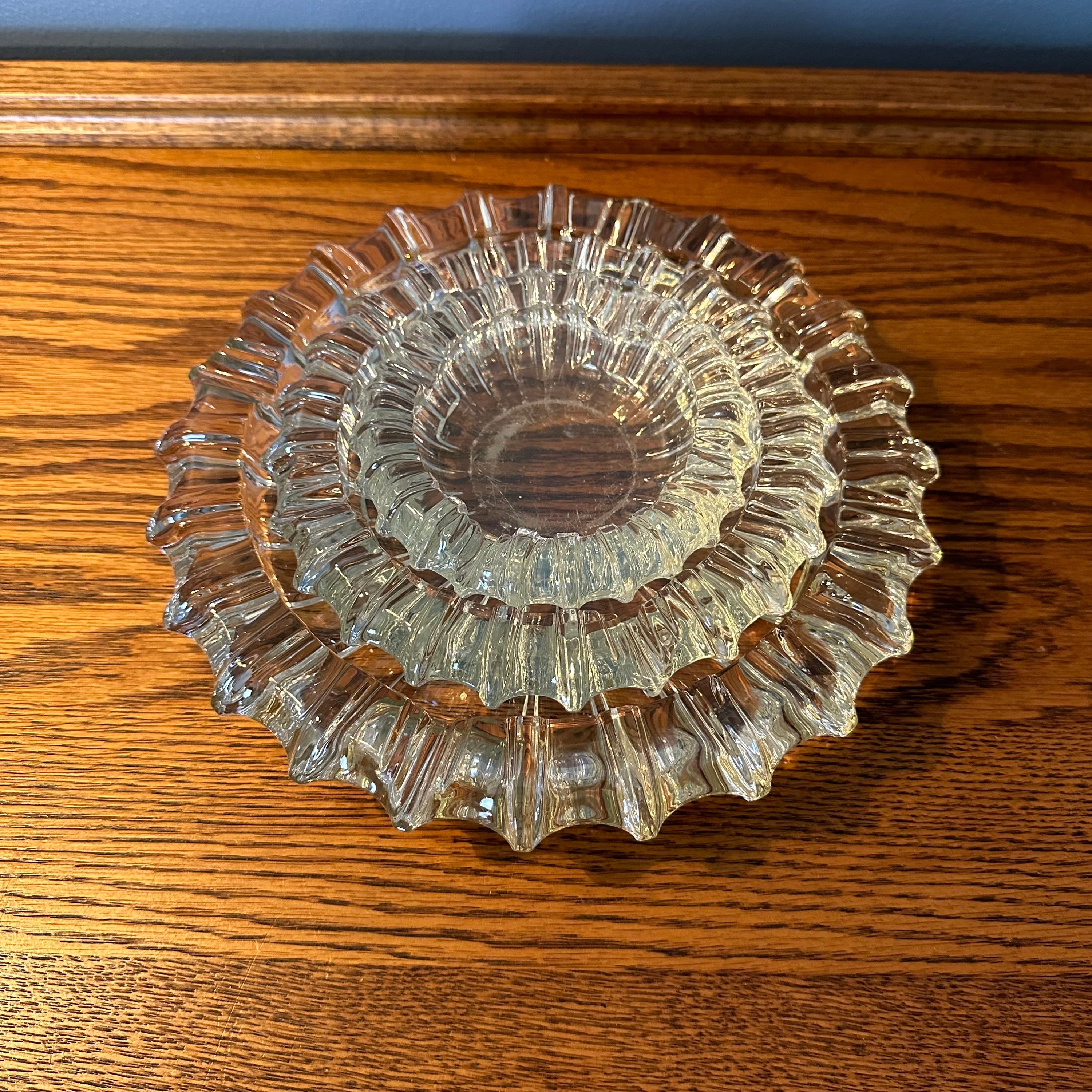 Set of Three Nesting Clear Glass Vintage Ashtrays - Etsy, image size:3000x3000