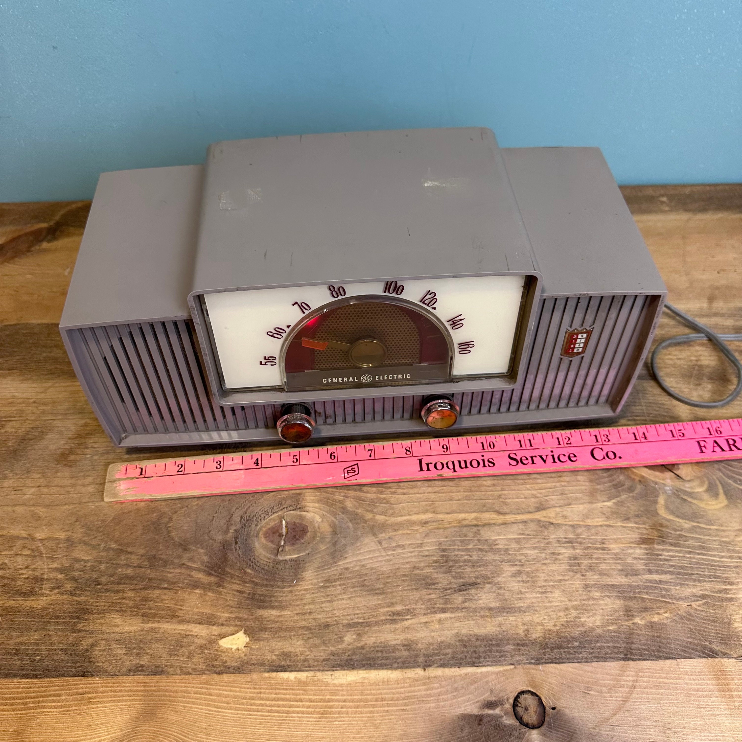 General Electric Model 467 Mid Century Tube Radio - Electromatic