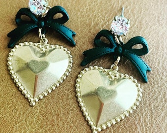Gold heart earrings with matte black bow