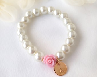 Blumenmädchen Armband: Rosegold Initial, Perlenschmuck