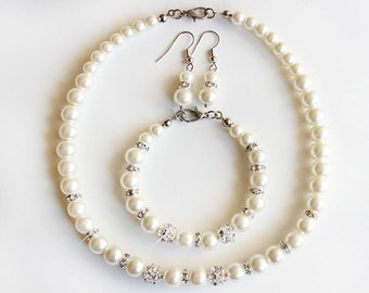 Conjunto de joyas de perlas para niña de las flores: collar, pulsera y pendientes.