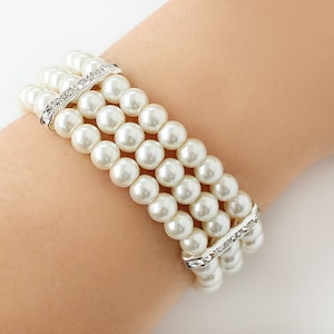 Three Pearl Bracelet main image 0