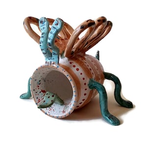 Handgemaakt keramisch fantasiewezen – abstracte kleurrijke dierensculptuur – uniek cadeau