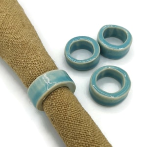 Set di 4 anelli per tovaglioli in ceramica fatti a mano – Elegante regalo per l'ospite