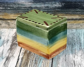 Handmade Ceramic Jewelry Box – Small Green Trinket Box with Lid, Decorative Jewelry Organizer for Women, 9th Anniversary Gift