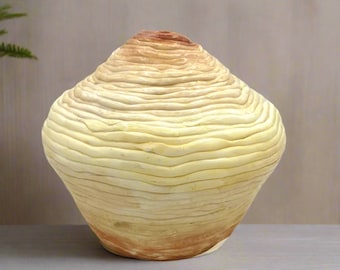 Handgemaakte hoge keramische vaas | Sculpturale knopvaas met antieke look | Uniek huwelijkscadeau | Grote beige pot met structuur