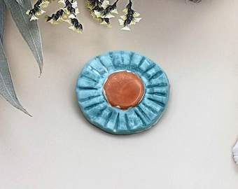 女性用ハンドメイドカメオブローチピン｜お母様やおばあ様への陶器