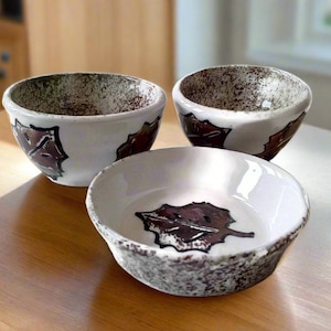 3-teiliges handgemachtes Keramikschüssel-Set - Handbemaltes Blattdesign für Herbstgeschenke