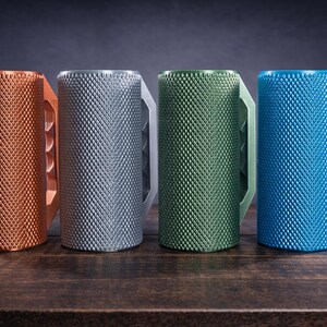 Tasse de canette de boisson énergisante | Prise texturée, porte-bidon de 16 oz de haut image 3