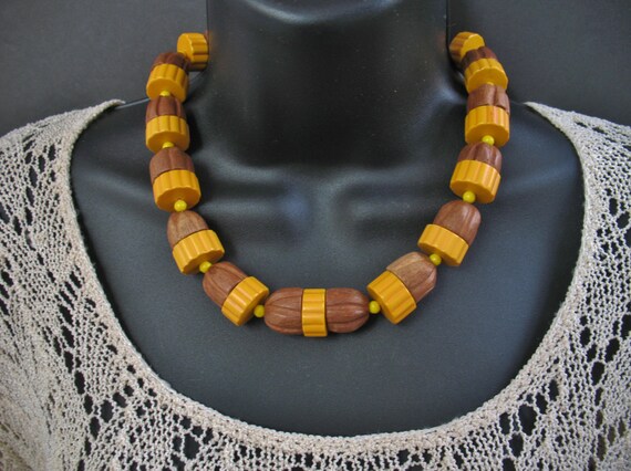 Vintage 30s 40s Chunky CARVED Wood and Carved But… - image 4