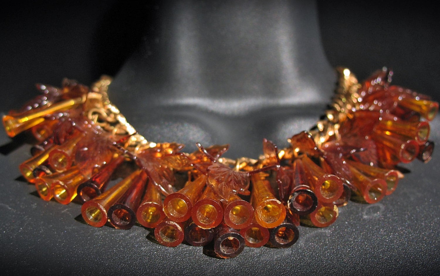 Vintage 40s Bakelite Bib Necklace Green & Yellow Paillette Fringe Choker