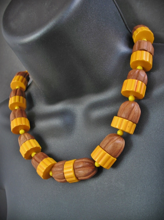 Vintage 30s 40s Chunky CARVED Wood and Carved But… - image 2