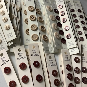50 cartões de botões marrons, bege e creme