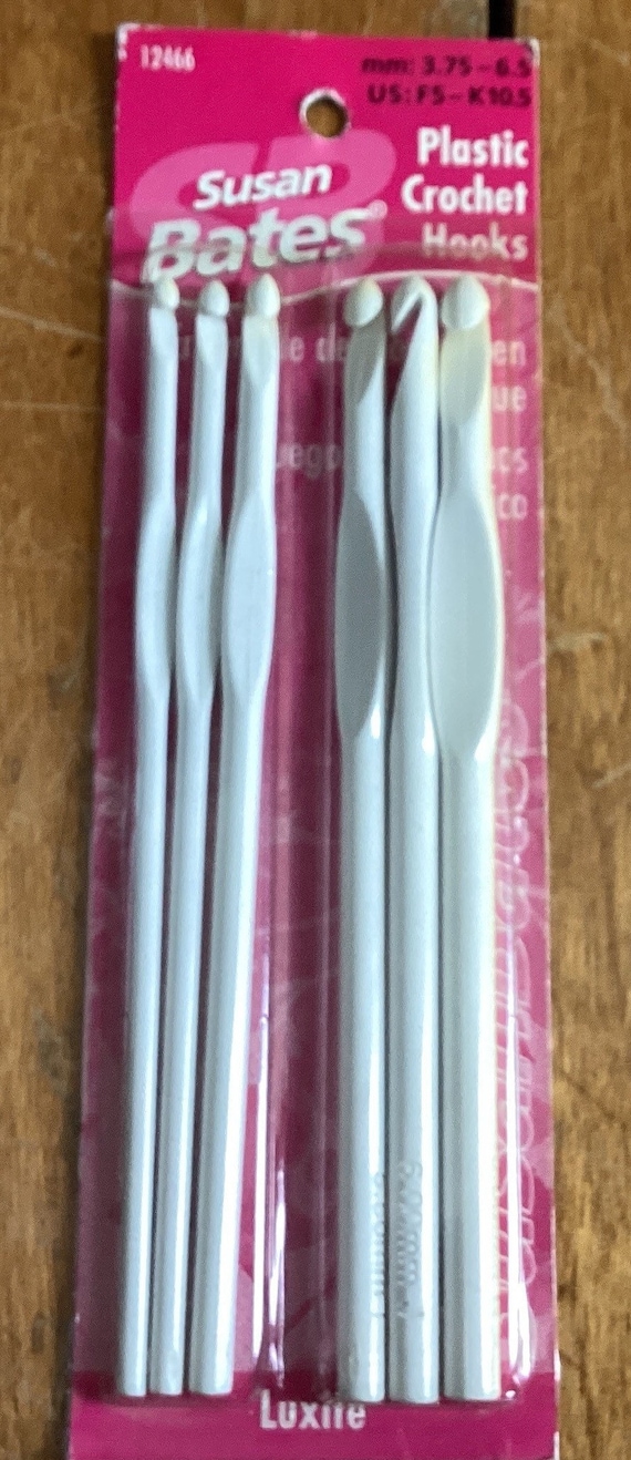 Susan Bates Assortment of Plastic Crochet Hooks 