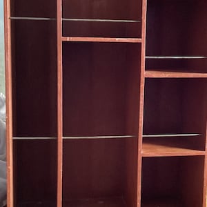 Présentoir en bois Cubby Case