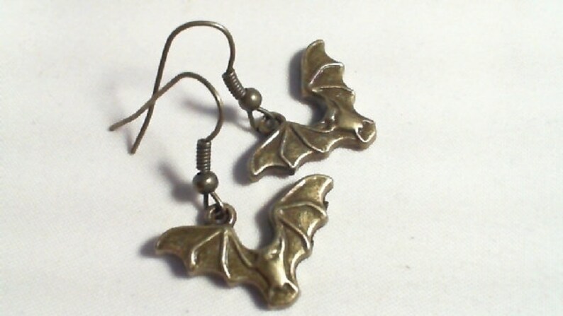 Earring bat