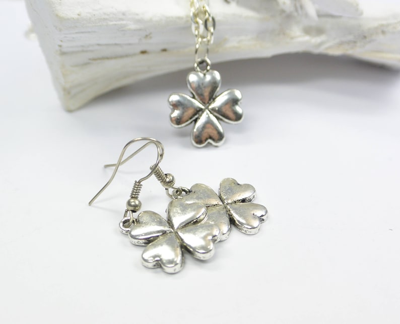 Set jewelry cloverleaf Earring and Necklace