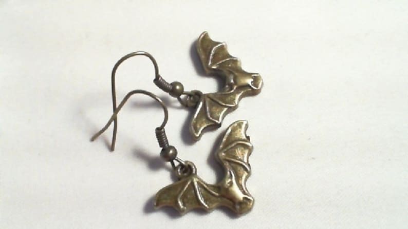 Earring bat