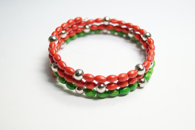 Braclet red green woodbeads
