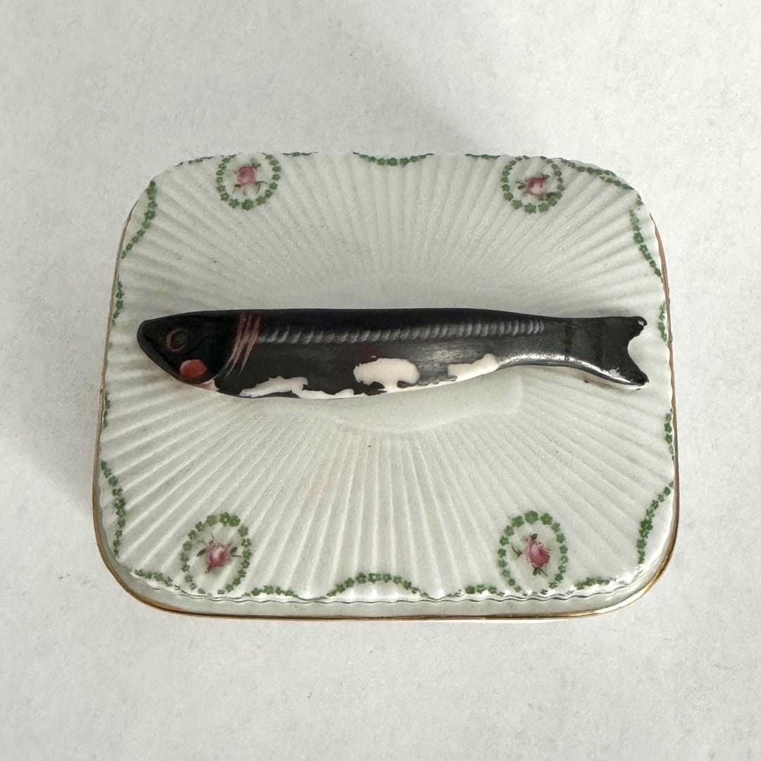 Victoria Austria 陶器製 蓋付き イワシ缶 小物入れ キッチン・食器 Victoria Austria 陶器製 蓋付き イワシ缶 小物入れ