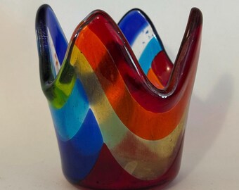 Portacandele votivo in vetro fuso firmato / Candela tealight in vetro artistico con bordo a petalo dai colori primari