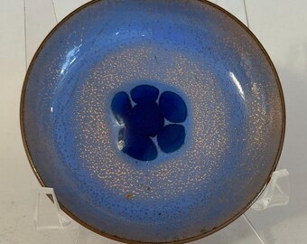 Piatto in rame smaltato firmato da Dorothy Morang / Ciotola astratta blu in stile Mid-Century Art