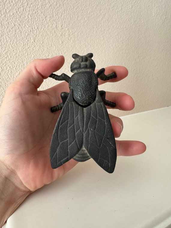 Vintage Cast Iron Fly Insect Bug Figurine Wings Lid Ashtray