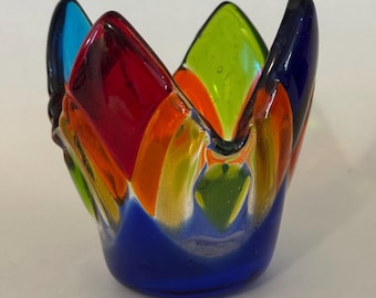 Portacandele votivo in vetro fuso firmato / Candela tealight in vetro artistico con bordo a petalo dai colori primari