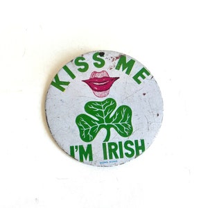 Vintage Kiss Me I’m Irish Button Pin St Patrick’s Day Clover Kissy Lips Hong Kong