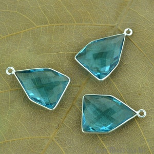 Sky Blue Topaz , Bezel Pentagon Shape Connector, 13x18 mm Pentagon Silver Plated, Single Bail GemMartUSA (SB-10231)