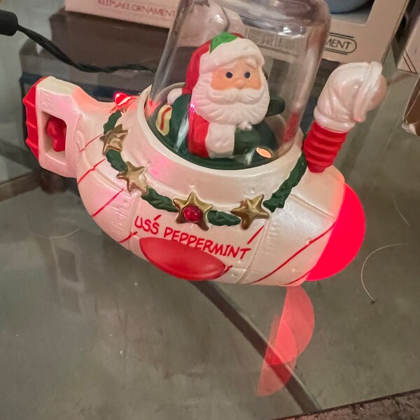 Hallmark Keepsake Ornament Blinking Colored Lights Santa Sub 1992 Santa Piloting Submarine