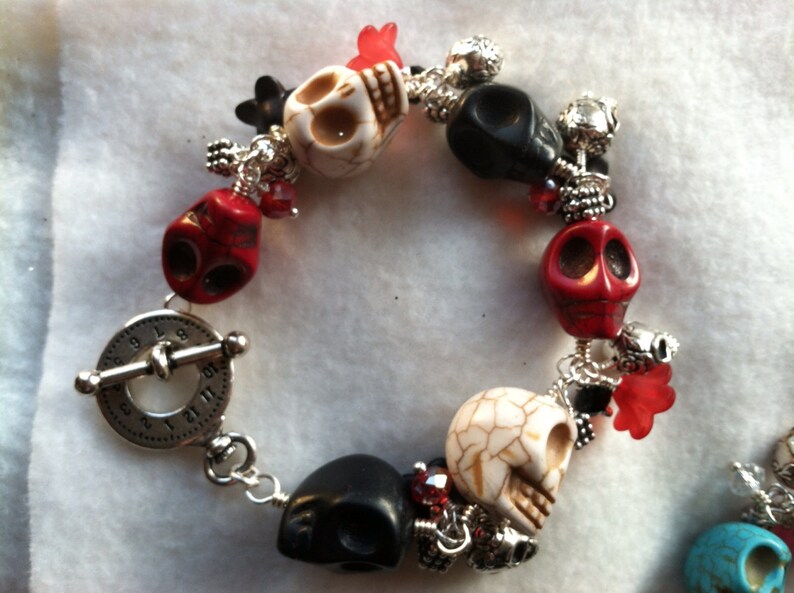Skull charm bracelet Clearance