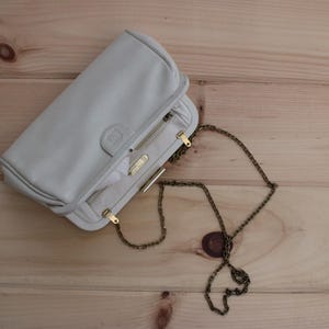 Cartera de piel de color blanco masilla / cartera con asa de cadena / cartera Anne Klein
