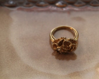 Avon flower bud ring | adjustable gold brass ring | 1980s statement ring